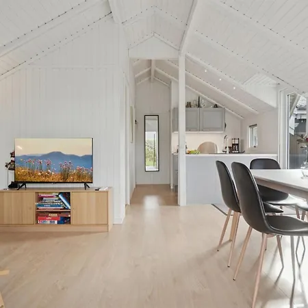 Hannah - 200m From The Sea By Interhome *