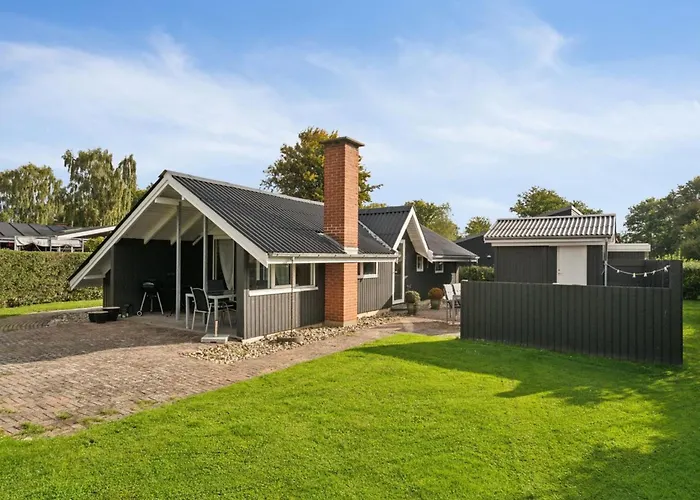 Hannah - 200m From The Sea By Interhome *