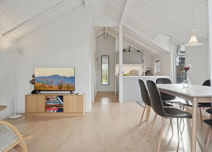 Hannah - 200m From The Sea By Interhome *
